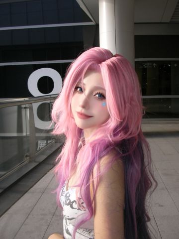 Uzi名人堂皮肤公布引起热议