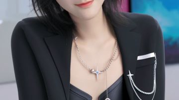 美术小哥，你也不想上班看小姐姐跳舞的事情被发现吧~