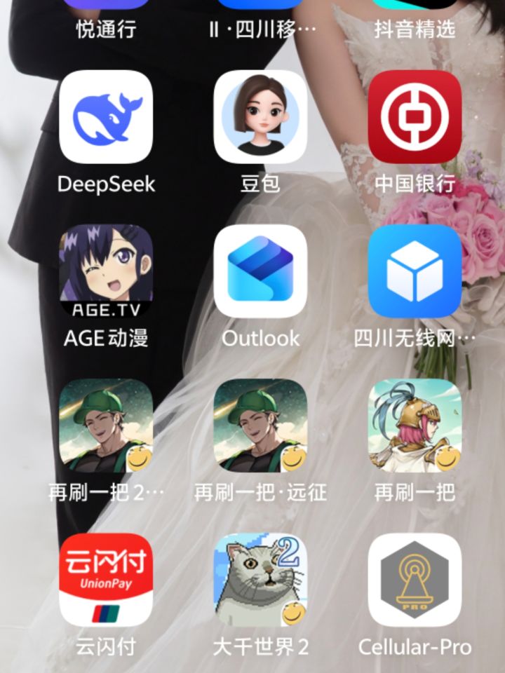 作为一路从《再刷一把1》玩到《再刷一把2》的老玩家，看到《再刷一把：远征》上线，内心满是惊喜。前两代作品早已凭借独特的刷宝体验、丰富角色和耐玩的构筑玩法，在刷宝RPG圈子里收获大量认可，而远征不仅延续了系列的灵魂，还做出了亮眼的突破。
本作最打动我的，是词条与装备属性的联动体系。不再是简单堆砌数值，不同词条之间可以相互触发、彼此增益，一件优质装备能彻底改变整套构筑思路。搭配各具特色的角色技能，每个截图