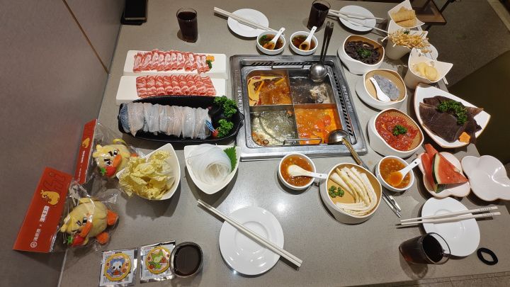 眼里没有对食物的渴望 全是对游戏的孝截图