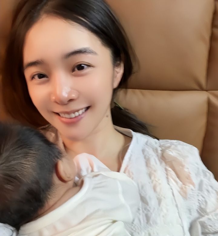 余霜产后首次露面!玩家呼吁她尽快复出截图