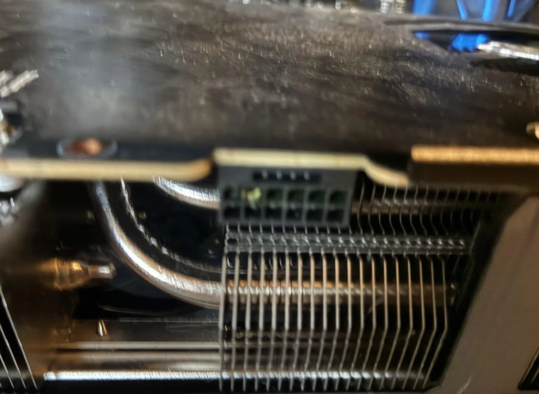 RTX 5090干烧了?!DLSS 5功耗干到613W 2