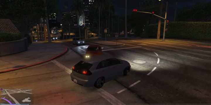 GTA5新创角色！以身逼停车车去营业厅买水枪！截图