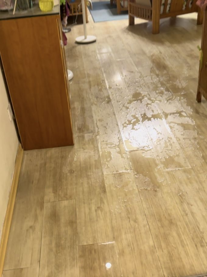 救命啊,家里水管爆了截图