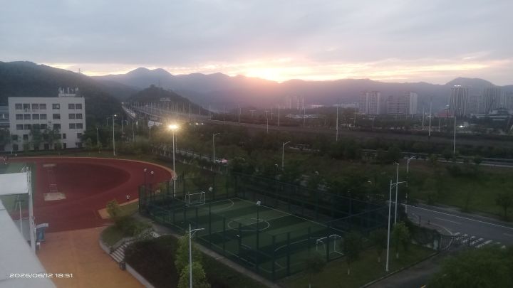 这是绝版的夏日，好像所有的青春故事截图