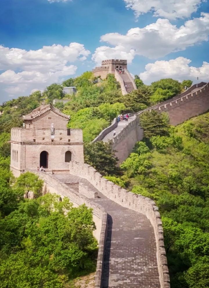 想和艾冻冻一起登长城，赏秋日风光，感受历史厚重。截图