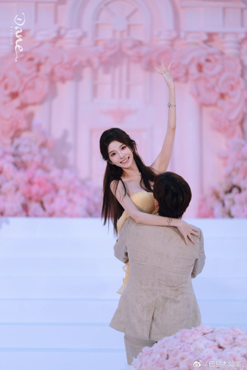LOL前选手卢本伟婚礼曝光,天造地设的一对 4