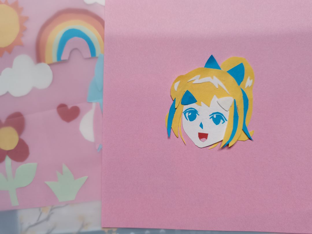 有小孩偷偷给别人的剪纸点赞 2