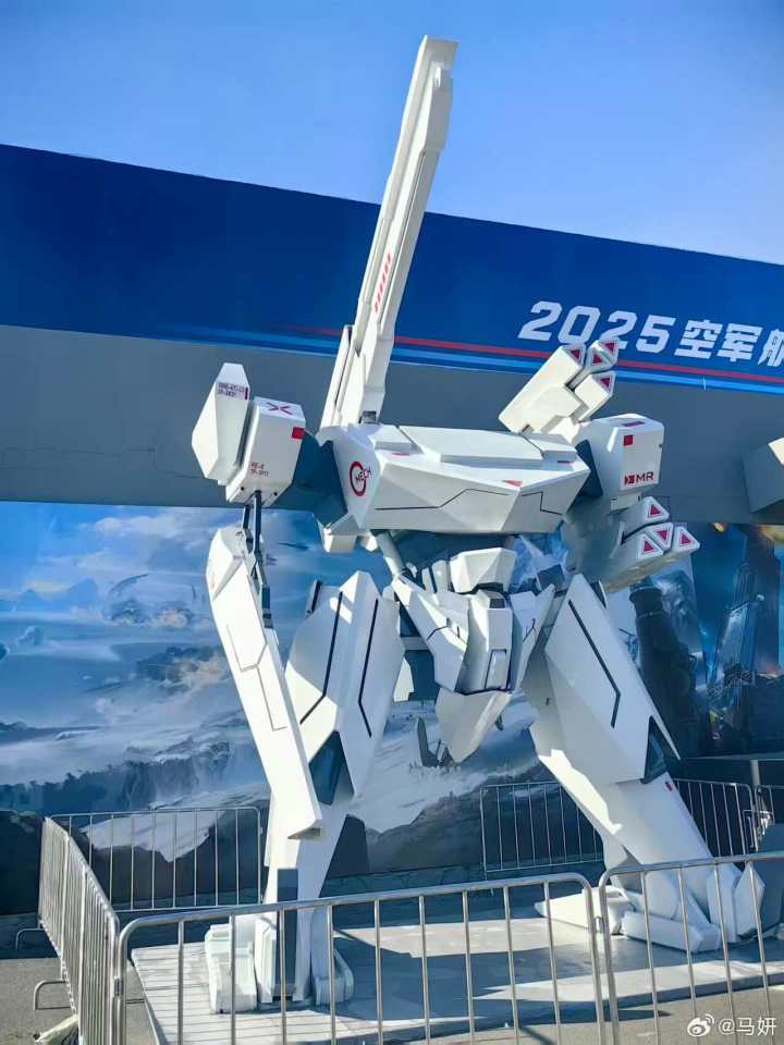 小杜画风和钢岚还是不太搭，下次联动这个吧截图