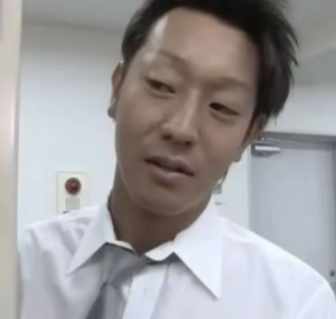 这次更新之后好怪啊,感觉手感非常不对劲啊,感觉按钮被放大了,我的设置被改完了,我明明都给按钮设置很低透明度的,一进游戏全都清晰可见。还有模型是不是也放大了?我拿着USP的时候感觉手上的枪好厚一个,以前的感觉是小巧很轻的,还是视角放大了?辅瞄是不是也改掉了?其他枪还没有非常明显的感觉,虽然也还是觉得有点怪怪的,但一打狙整个人感觉都不好了,手感特奇怪,不知道怎么描述,是模型放大或者视角放大的缘故还是辅截图