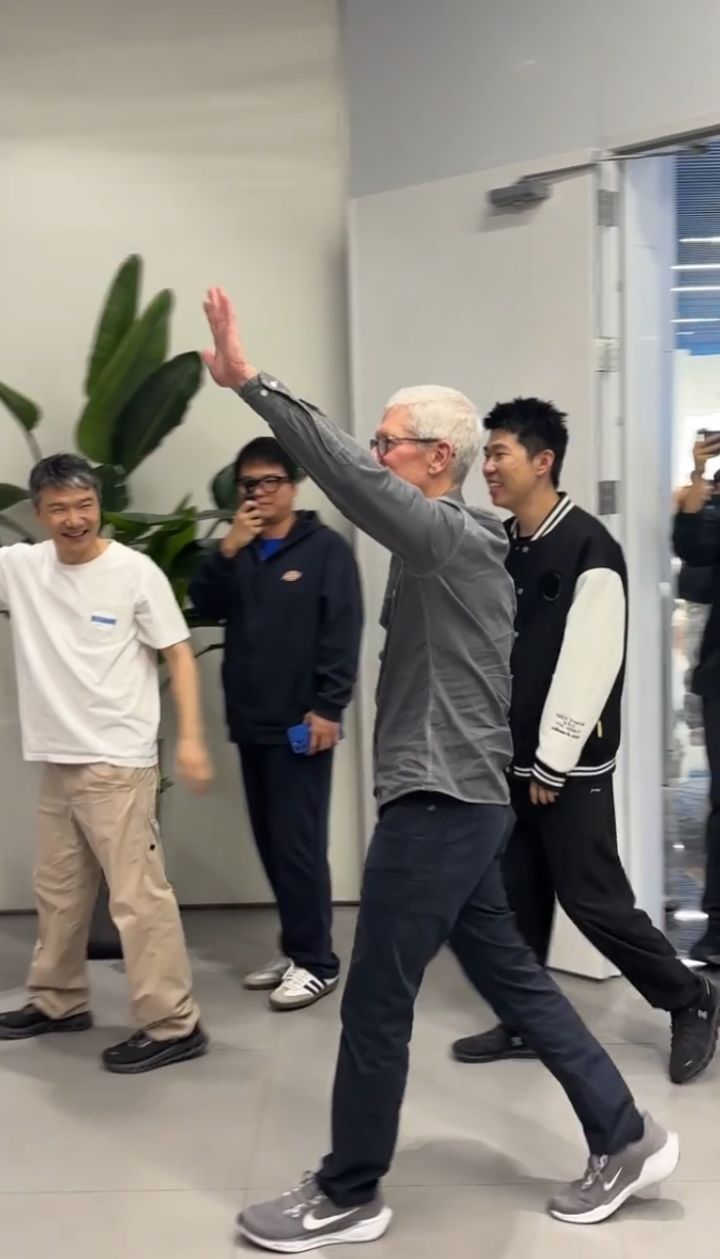 库克再访米哈游,新苹果测试绝区零看新游戏截图