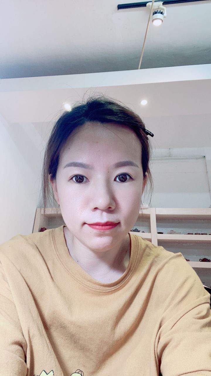 小众的游戏。需要有耐心慢慢刷,不是那种快餐游戏,值得追着玩。我熬夜都在肝,越玩越有意思,不过玩法师5级才有一丢丢好,到10级就超级好玩了截图