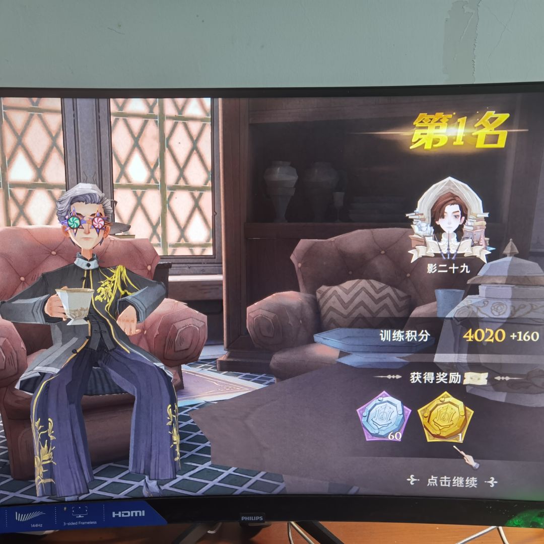 各位好，分享下新版本训练场的自用卡组。
1.3000分以下请使用贝拉闪电四书
思路是开局观察，如果对面放技能了比如飞贼，而你手上有三书，直接跑中场三书加两兄弟再补闪电，如果开局没有三书或者对面捏着不放技
能就用小技能试探。闪电一定要攒到7费有单书的时候再放，不要被雾给吃掉。
2.3500以下音乐家
核心思路是打出节奏双飞贼双嗅嗅魔力值碾压，这个大体就是不要被带着走，前期优先双回蓝，升调尽量不要用6费的龙结尾如果碰到会玩的斯内普直接GG。
3.3500以上感觉只有斯内普能打
开局有飞贼放飞贼，有分身就角落放凯文分身叠被动，凯文比较肉开局对面不太能秒掉。犀牛不要随便放，得观察对面有没有雾。这组技能唯一能探雾的就是分身了。飞来咒可以灵活使用，可以拉对面本体、卡姐（拉卡姐过来的时候雷云是飘过来的有延迟，不过还是推荐清泉解）、凯文，秒食死徒（这组没有召唤挡钻心，最好秒掉）等。截图