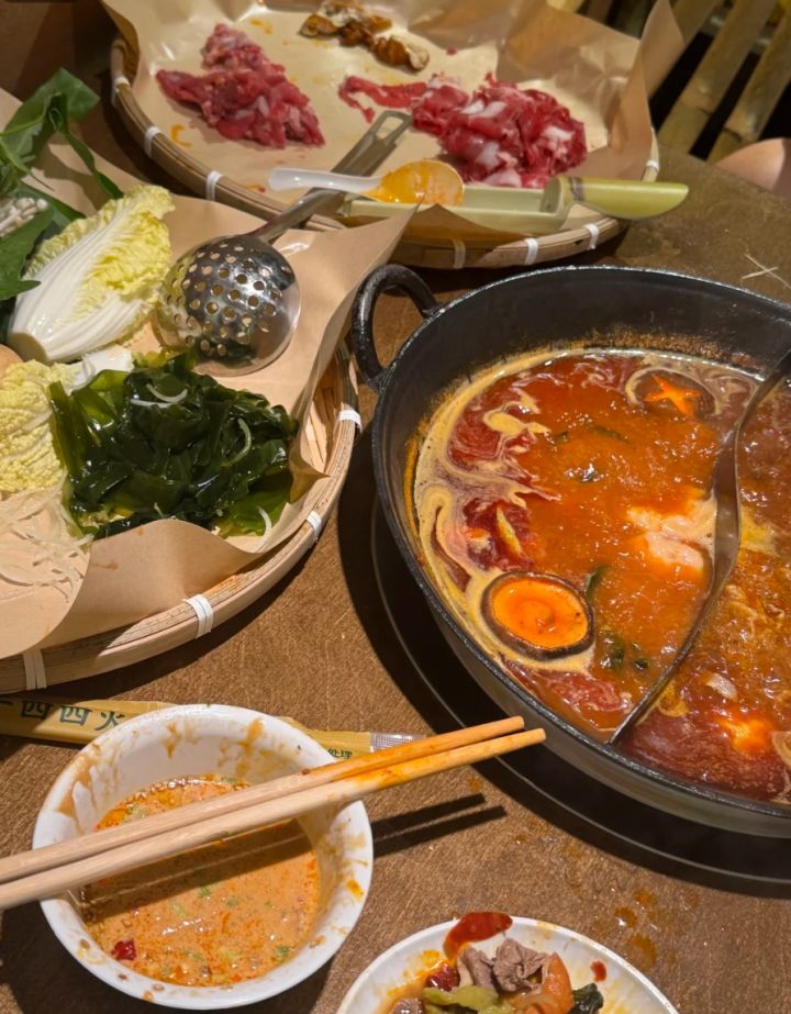 想和艾冻冻去烤肉店吃火锅截图