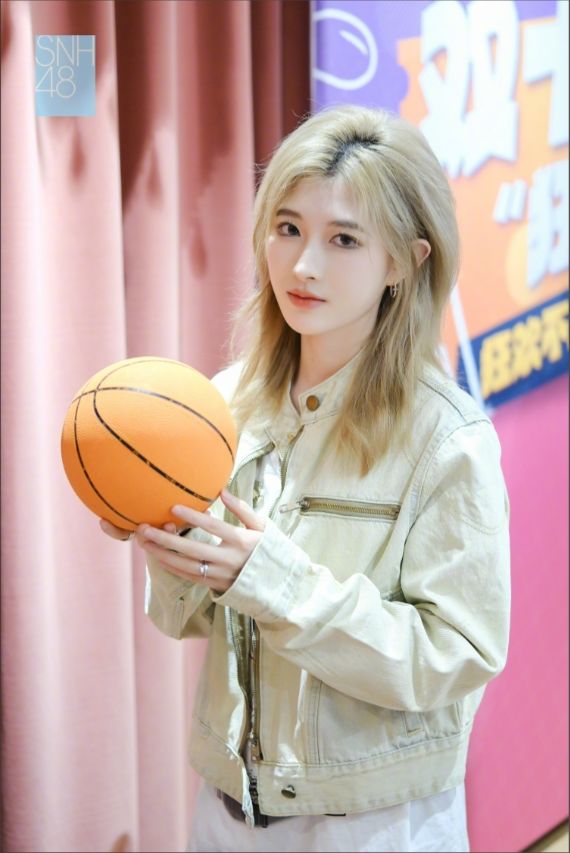 SNH48组电竞女队,偶像包袱直接扔了说是 6