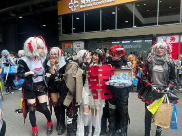 明日方舟的游戏嘉年华上coser当场求婚