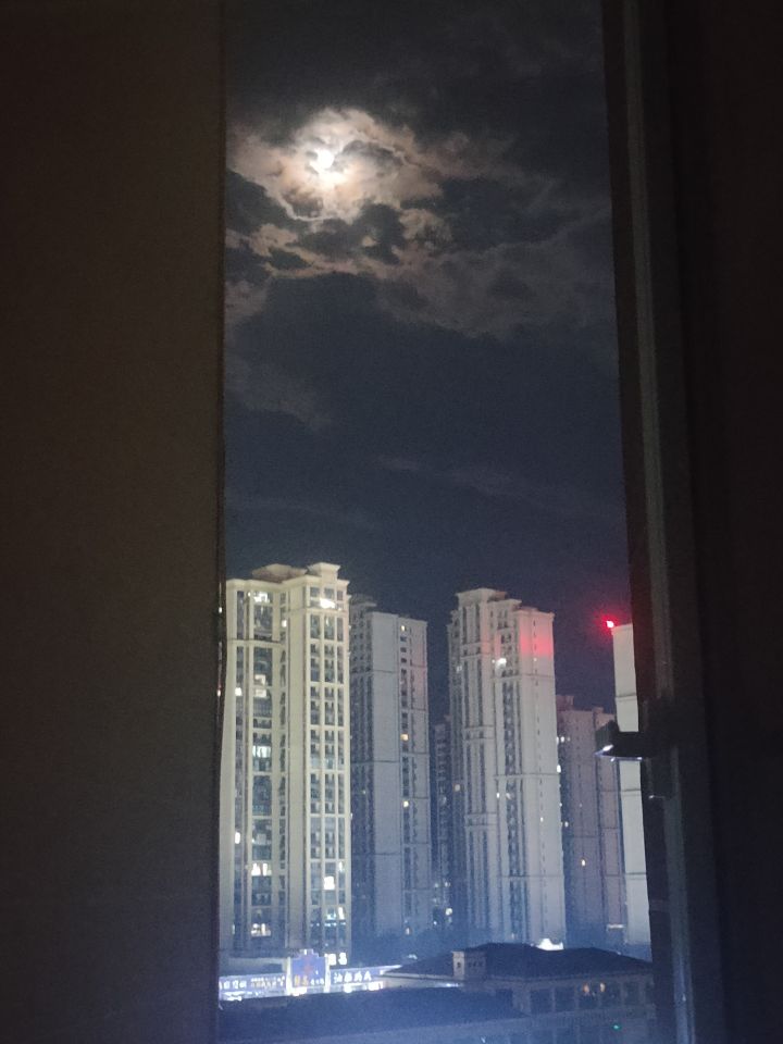 很亮的月亮截图