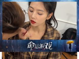 江医生发福利啦~娇艳的唇印有没有撩到你的心？