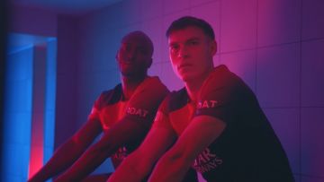 和巴黎圣日耳曼一起，现在就加入FC足球世界！