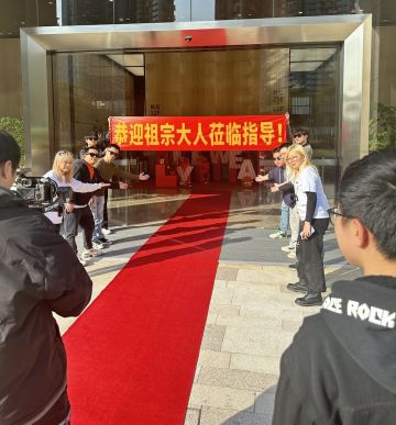 几日不见甚是想念！消失的老金原来是去参见……最新路透曝光！！