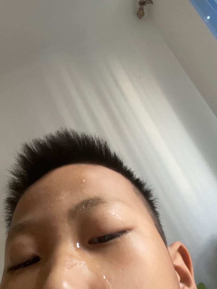 我现在哭了截图