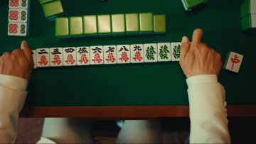 究竟发生了什么，让小春哥在牌桌上直接下令开战？