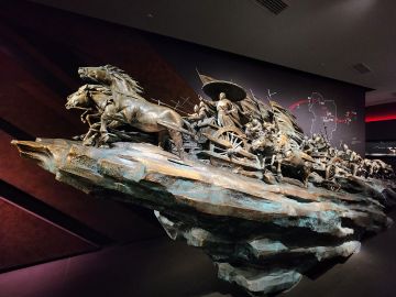 骐骥驰骋，砥砺前行