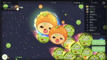 只要你能够掌握了虚拟摇杆的方向操作，那么对于本作的操作你也就精通了大半。除了方向键的控制，另外还有两个技能按键分别控制你的角色向一个角度发射小球以及将你的小球进行分裂。