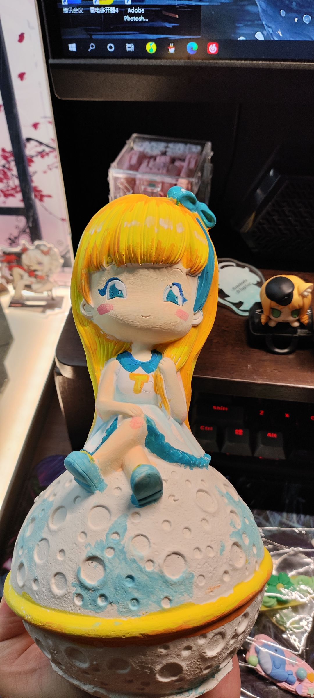 是谁这么勤快呀在路边画石膏娃娃画到这么晚 3