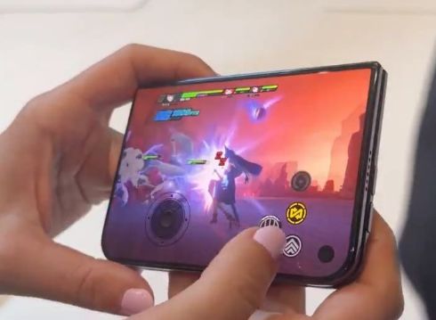 TGA主持人上手iPhone Duo,三模式畅玩《绝区零》截图