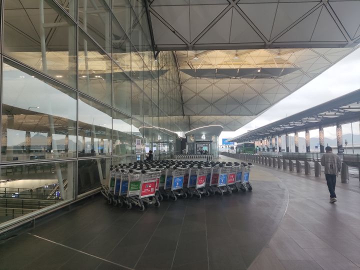 到达香港国际机场,明天启程前往英国截图