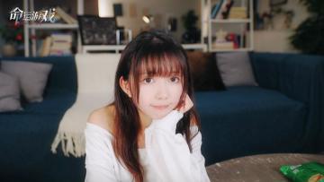 当她出现在视野里，整个世界都充满色彩。