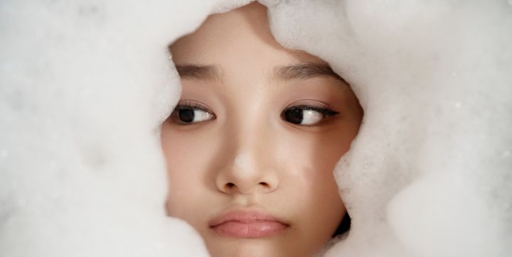 相处多年的兄弟有朝一日竟然变成美少女!那我兄弟呢?截图