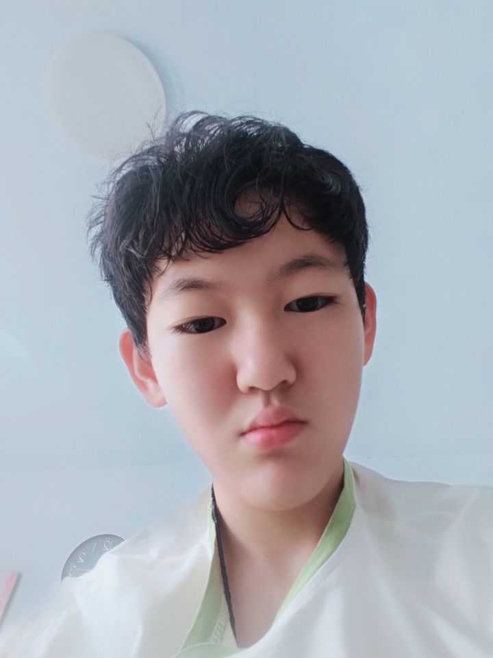 我叫李哥我叫你更新优雅时光,更新的免费领钞票,而且免费领钻石,免费领钱。你老先给我更新啥意思?截图