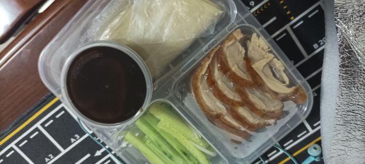 11点半了,是时候发吃的了截图