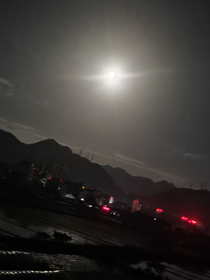 超级月亮别早上就没了!截图