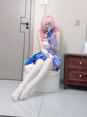 白丝小三月 喜欢吗?