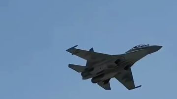 超低空飞行？！简直帅到爆！！