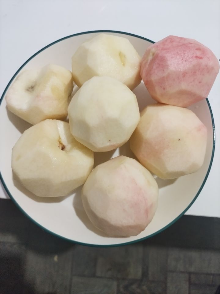 这一盘桃哪个最好吃?截图