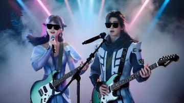 叶凡紫月副业曝光，随时随地打碟开唱