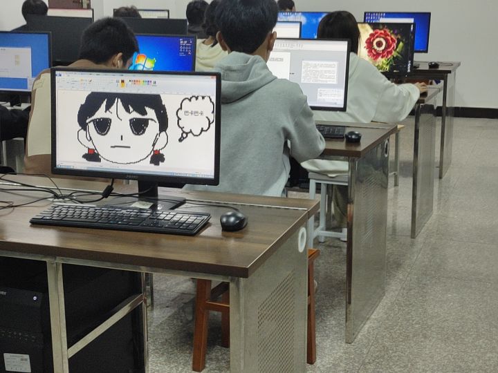 幽暗谷差两个人截图