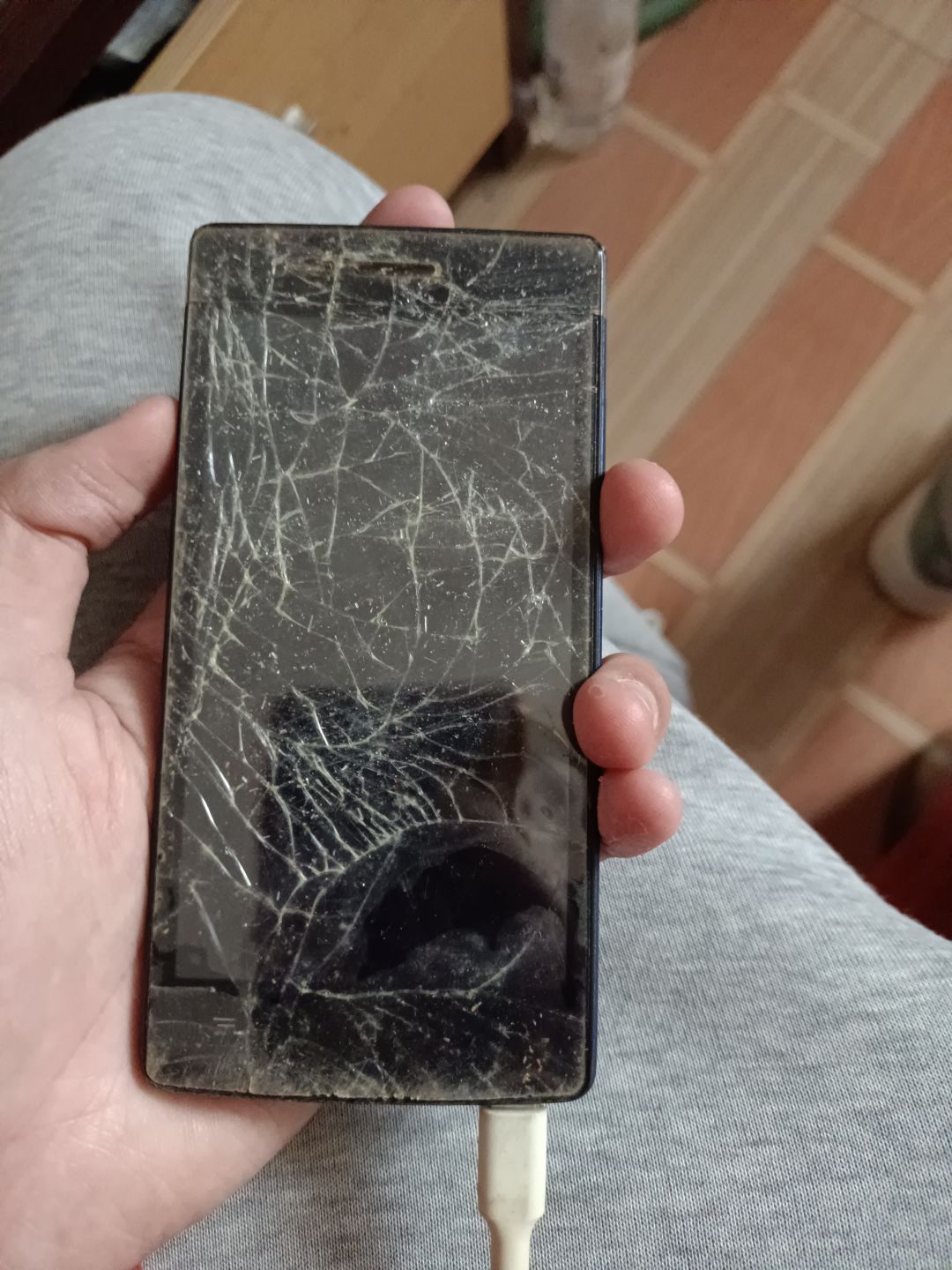 好之以前的战损手机过年收拾找到的 2