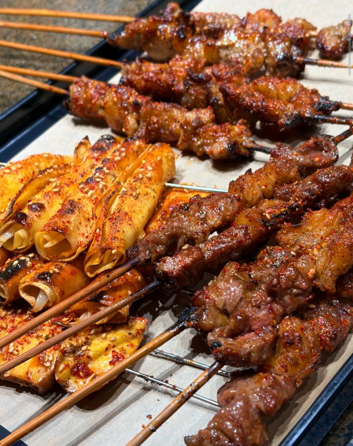 想和艾冻冻一起去美食街大吃特吃截图