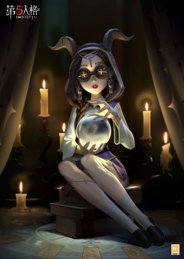 她或许无所不知，但却把真相藏在了命途的倒影之中。
象牙塔系列【独特时装】祭司-“逆位”将于2月1日上架商城！
#第五人格象牙塔系列##第五人格春节#