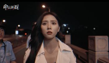 “怎么转身又是一阵心痛……”