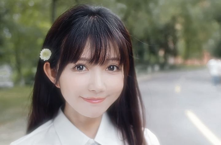 学长,在小雅面前,你可以永远都说真话。截图