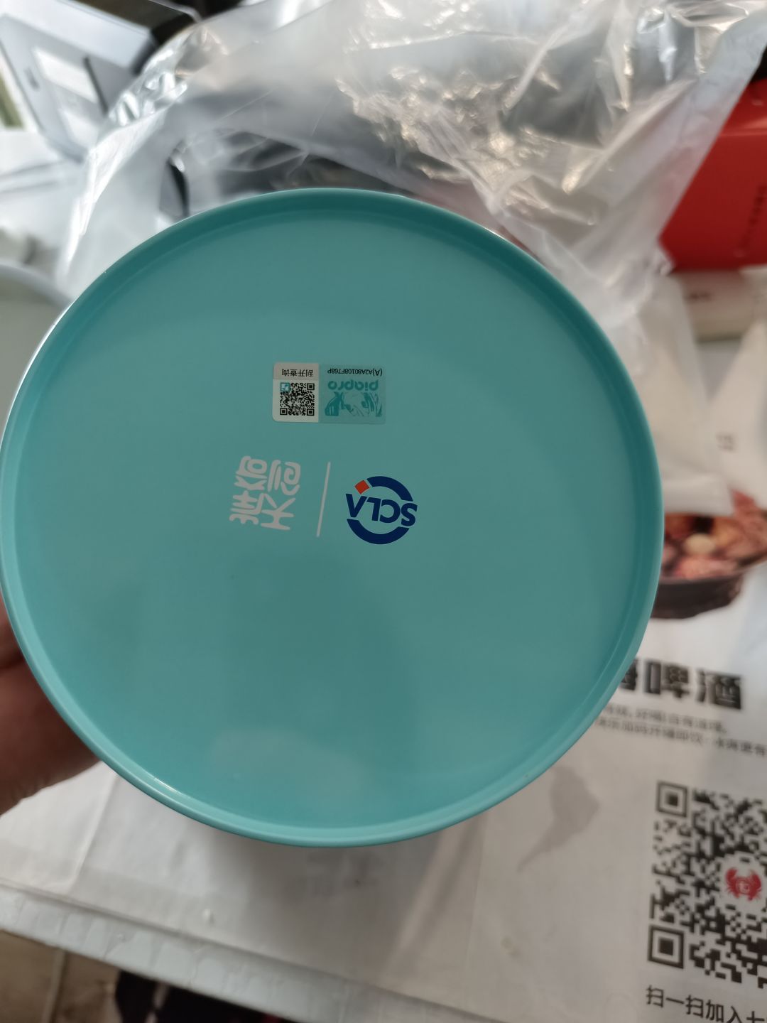吃爆米花剩的桶，有人要吗 3