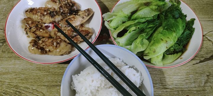 救济金下来了,11的鸡翅,三块钱的生菜截图