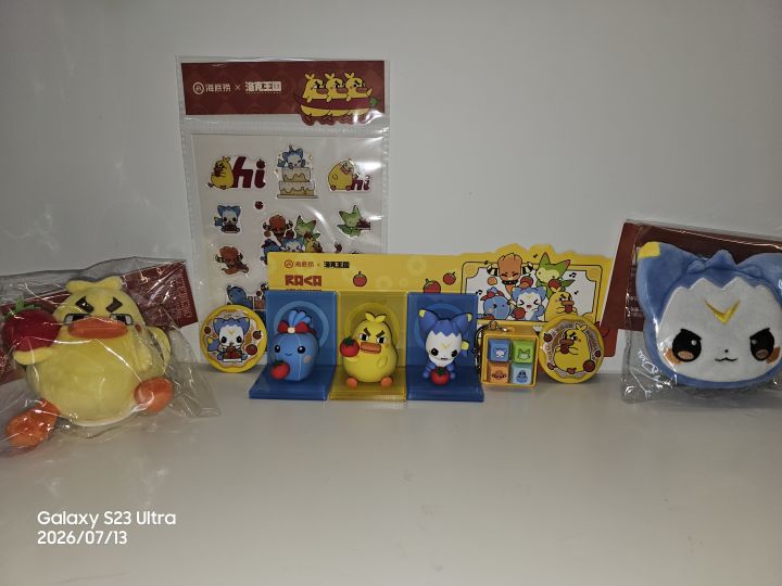 店员还送了我一个迪莫,太好了,虽然这个迪莫是个残次品 但是拿胶粘一下就没事了😋截图
