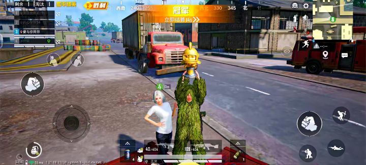 哦莫 吃次鸡是真不容易 玩一天也就吃了两把鸡[表情_捂脸哭]虽然不得不承认 我的技术确实不太行截图